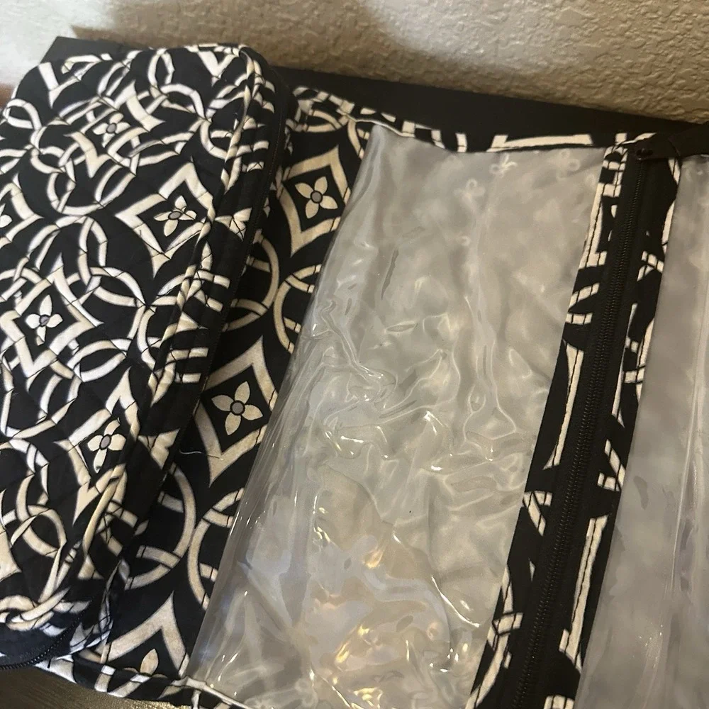 VERA BRADLEY travel organizer hanging Black White Concerto Zippered compartment